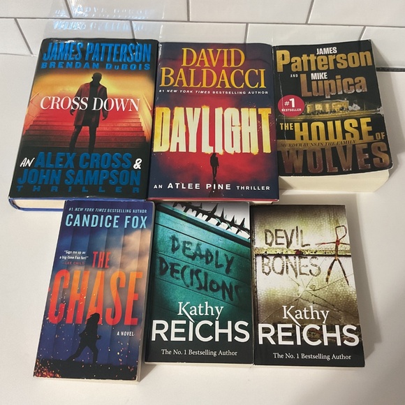 6 Various Murder Mystery Books - Picture 4 of 5